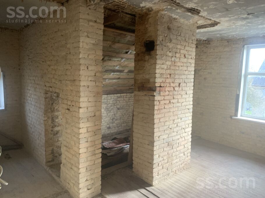 Tiek pārdots, studijas tipa dzīvoklis. (18.2m2 pēc Zsg. Apliecības/īsti 28.2m2). Griestu augstums 2, 97 m. Remontam -at ...