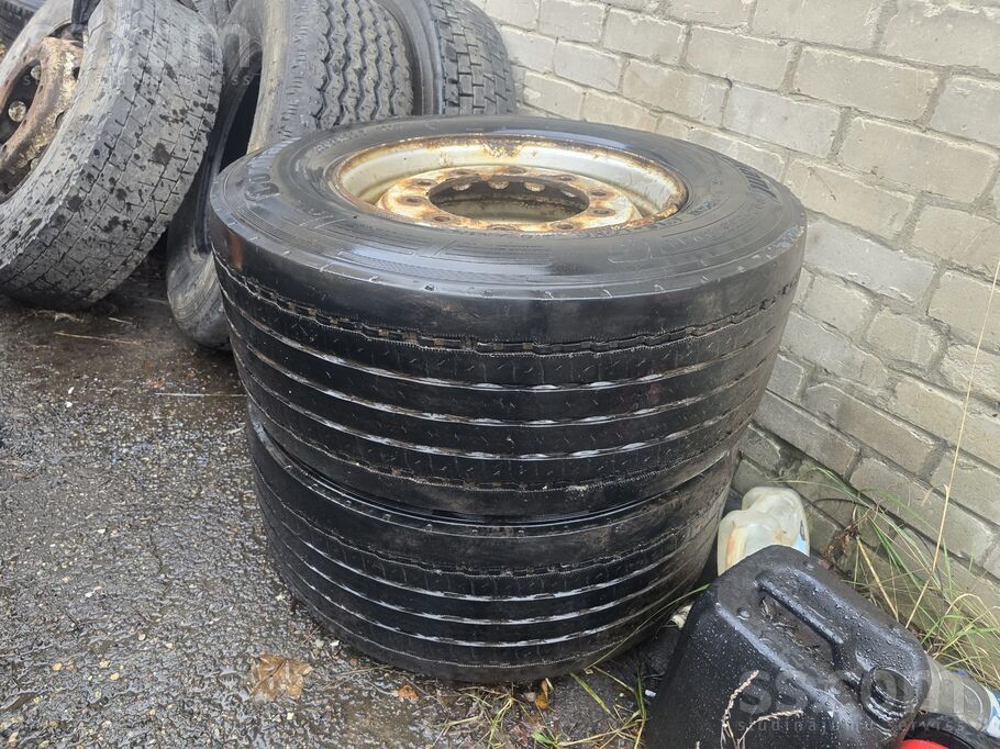 Priekšejas riepas 385/55 R22.5 (2gb. ) Dot 0821 atlikums ~90% Cena par komplektu kopa ar diskiem 280€ ...