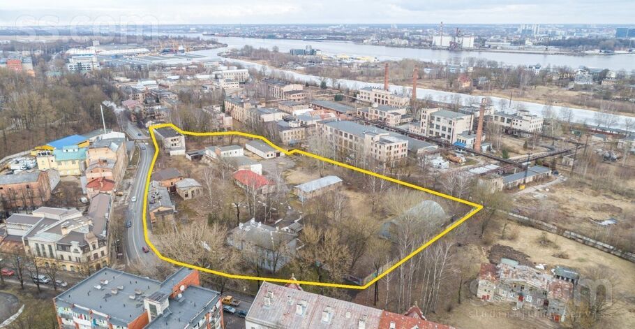 Pārdod Komercapbūves zemi. Zemesgabala kopēja platība – 2, 2744 ha Kanalizācija: Pilsētas Ūdensapgāde: Pilsētas Izmanto ...
