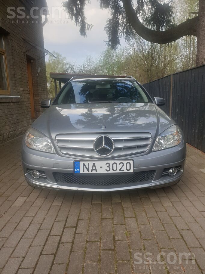 Ļoti labs eksemplārs viss strādā, bez problēmām, motors, ritošā elektronika. Pirms 1000km nomainīta eļļa. Ziemas un vasaras p ...