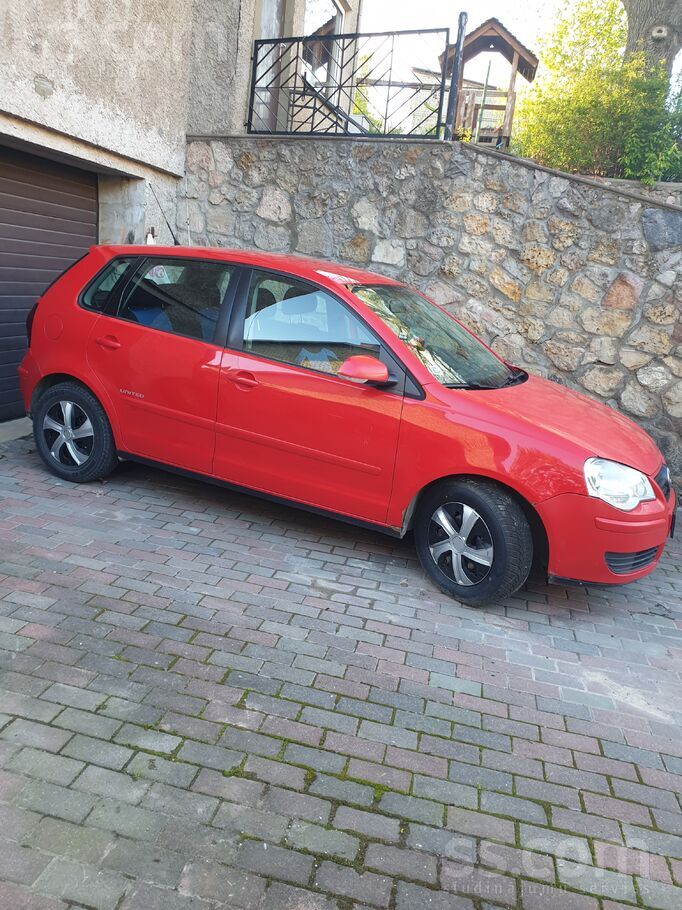 Pārdod ļoti ekanomisku VW Polo. (degv. patēriņš pa štrāsi 4/l, pilsēta 4, 5./l). Tikko uzbortētas jaunas riepas M+S. Jauns ak ...