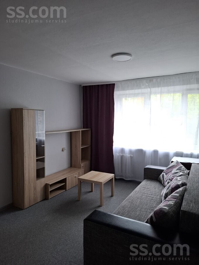 Izīrēju 1. istabas dzīvokli Teikā(t/c Alfa 10min. ) uz ilgu laiku 280eur+kom. Starpniekus netraucēt. Slēgta kāpņu telpa, paga ...