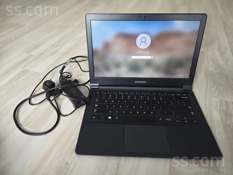 Párdod Samsung ultravieglo 1.44kg portatívo datoru Np9053G diagonāle 13.3" ar Amd Quadcore (4 kodoli) 1.4Ghz; 4Gb RAM(DDR3); ...