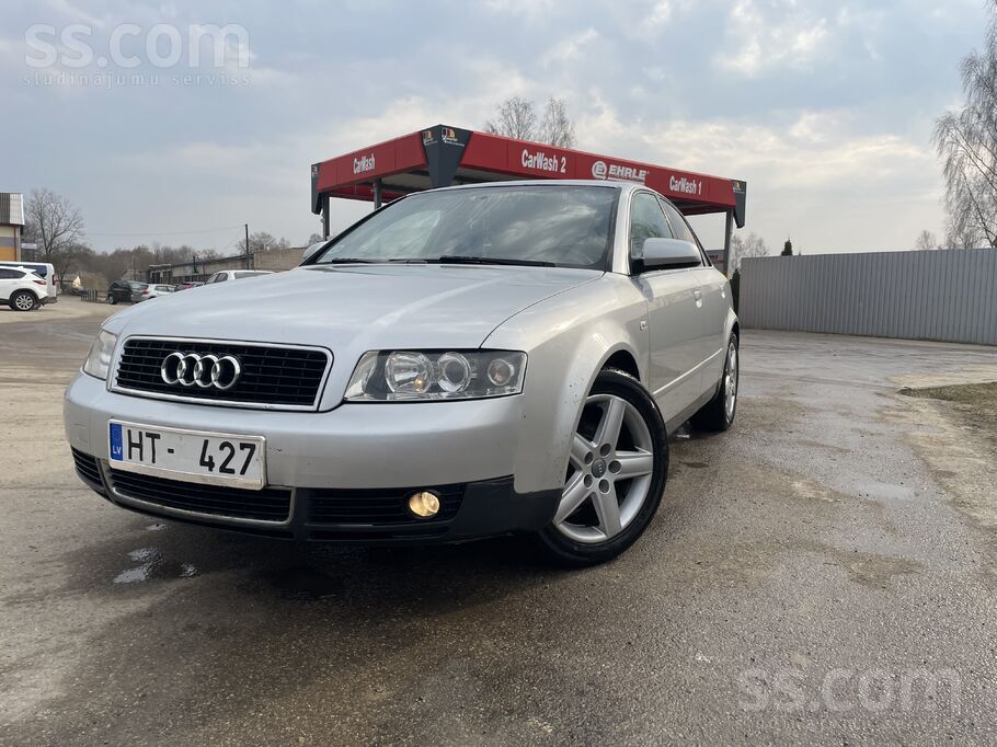 Audi a4 b6 ar 2.0/96kw benzīna dzinēju. Gāzi nav redzējis. Ekonomisks un tajā pat laikā dinamisks auto. Salons ļoti labā stāv ...