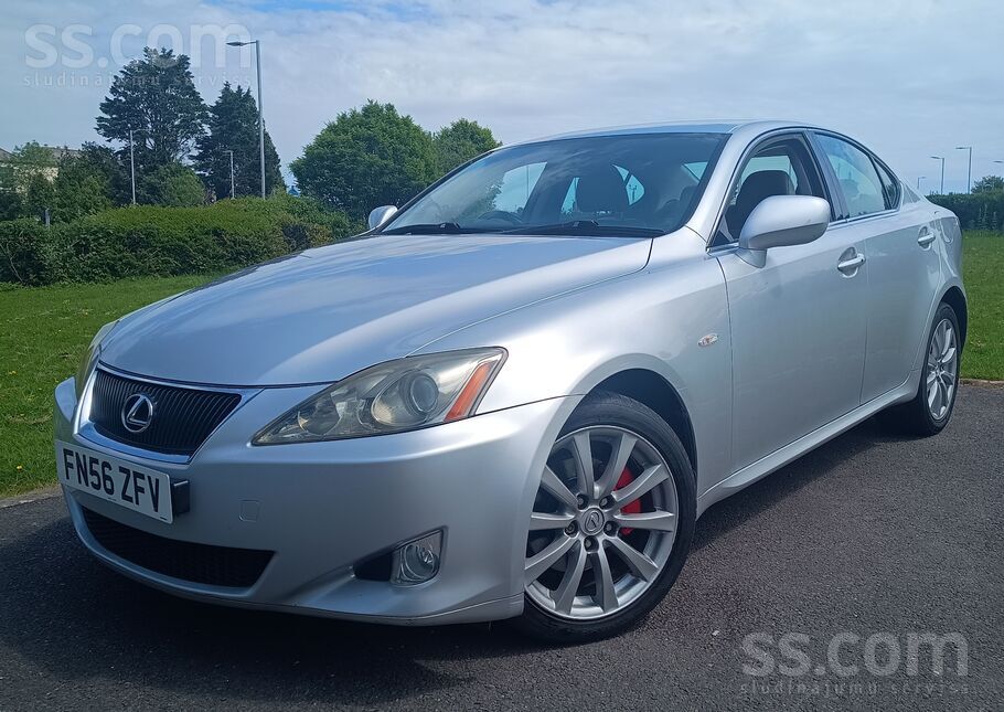 Lexus IS 220D Anglis Pardodu savu uzticamo un dinamisko gimenes auto. 6-pakapju manuala atrumkarba, aizmuguraja piedzina. ...