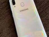 Mobilie telefoni,  Samsung Galaxy A40, cena 50 €, Foto