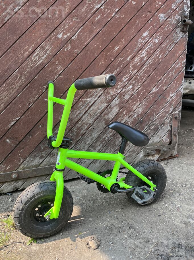 Rocker mini Bmx Izcils izklaides objekts meklē jaunu saimnieku. Paredzēts lieliem un maziem, gan pagalmam, gan skeitparkam ...