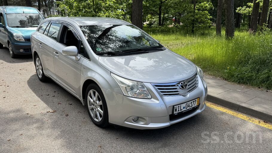 Tikko no Vācijas . Toyota avensis 2, 2 dīzelis ar 150 zs( pats labākais savā klasē, jo nav dārgo sprauslu ). Motors rūc kā bi ...