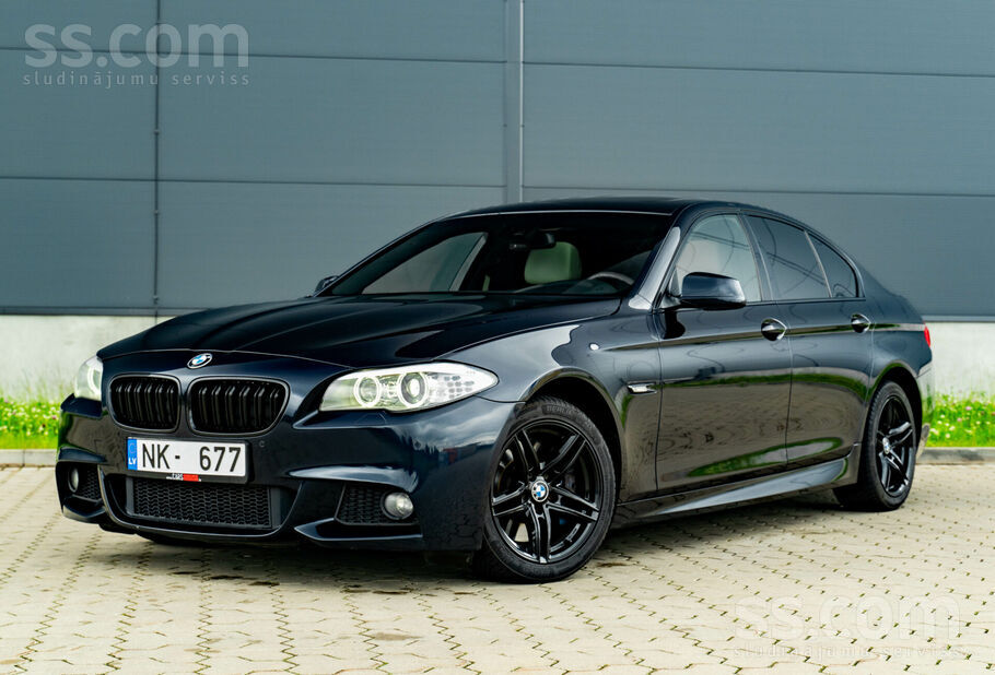 BMW 525D ar 3.0 litru dīzeļdzinēju un automātisko transmisiju. 150kW. Jauna TA. -Puselektriski regulējams gaišs ādas Reca ...