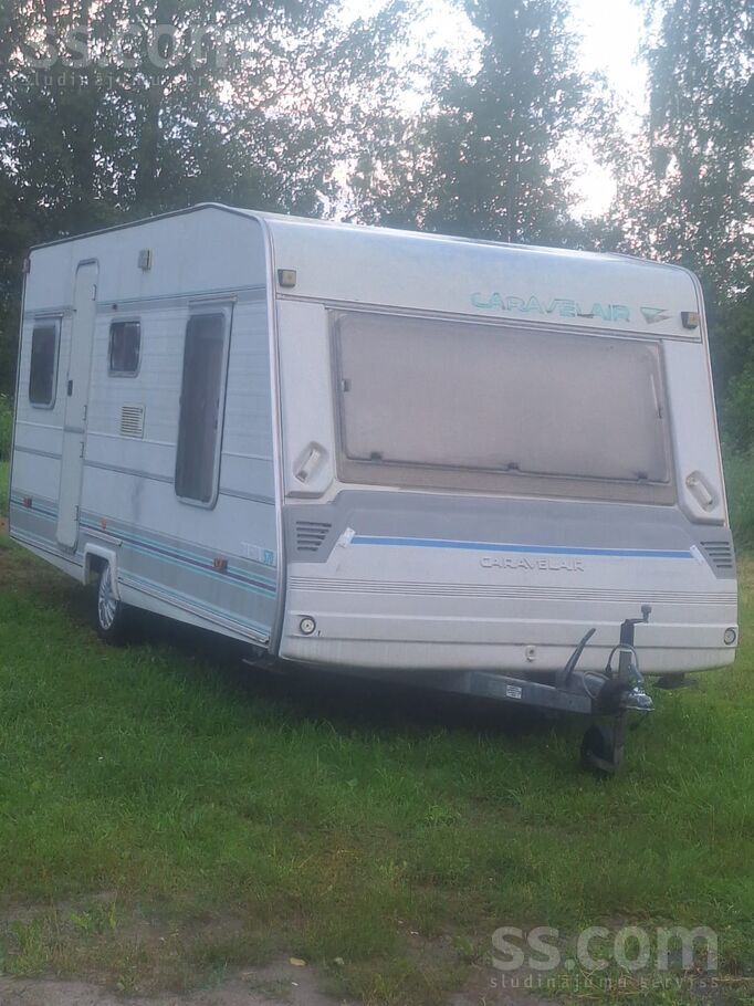 Caravelair Bahia 570 .Labs un liels 4-5 vietu ziemcietes treileris no Zviedrijas Stacionārā liela gulta ar aizbīdāmām durvīm ...