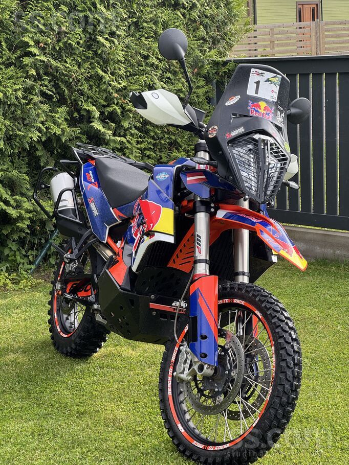 Laba stavokli, bez nekadam tehniskam problēmam. Nobraukums 18400km, svaiga TA R versija, Rally pack ar kruiza kontroli un ...