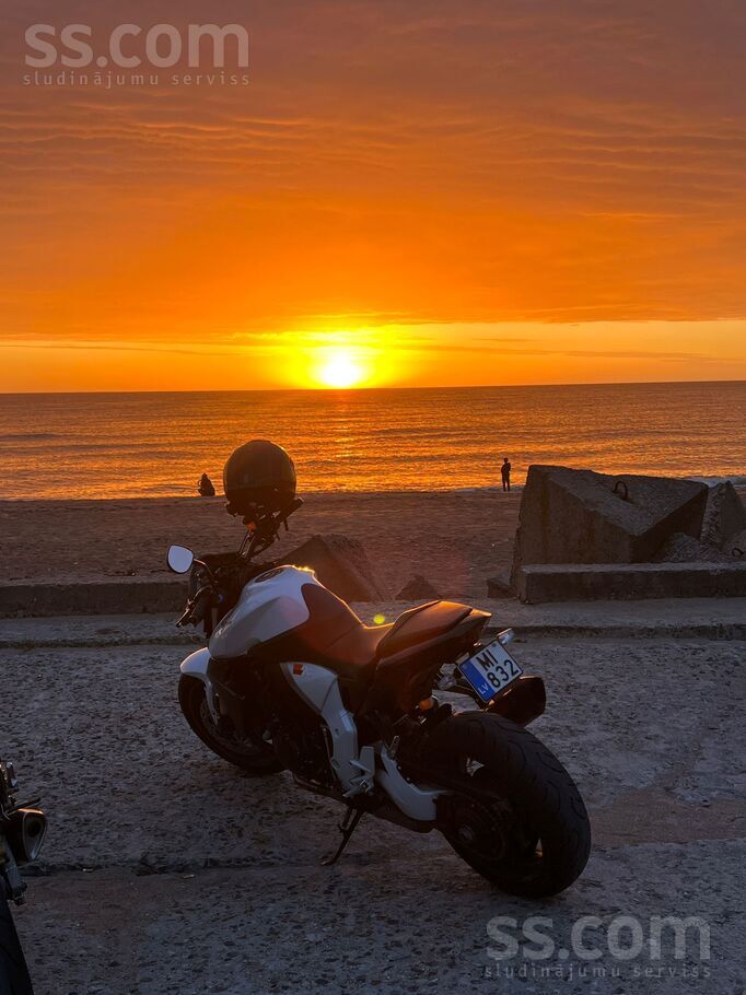 Uz tirgu litrs Cb1000Ra Abs 2016. gada. 28k odo. Akropovic, - Ecu tune, power comander, - Skate šogad ieta. Iet zv ...
