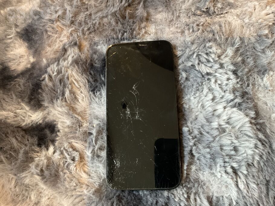 Pārdodu iPhone 14 Pro Max. Ierīcei bojātas abas puses – gan ekrāns, gan aizmugure. Pēc bojājuma ekrāns kādu laiku vēl darbojā ...