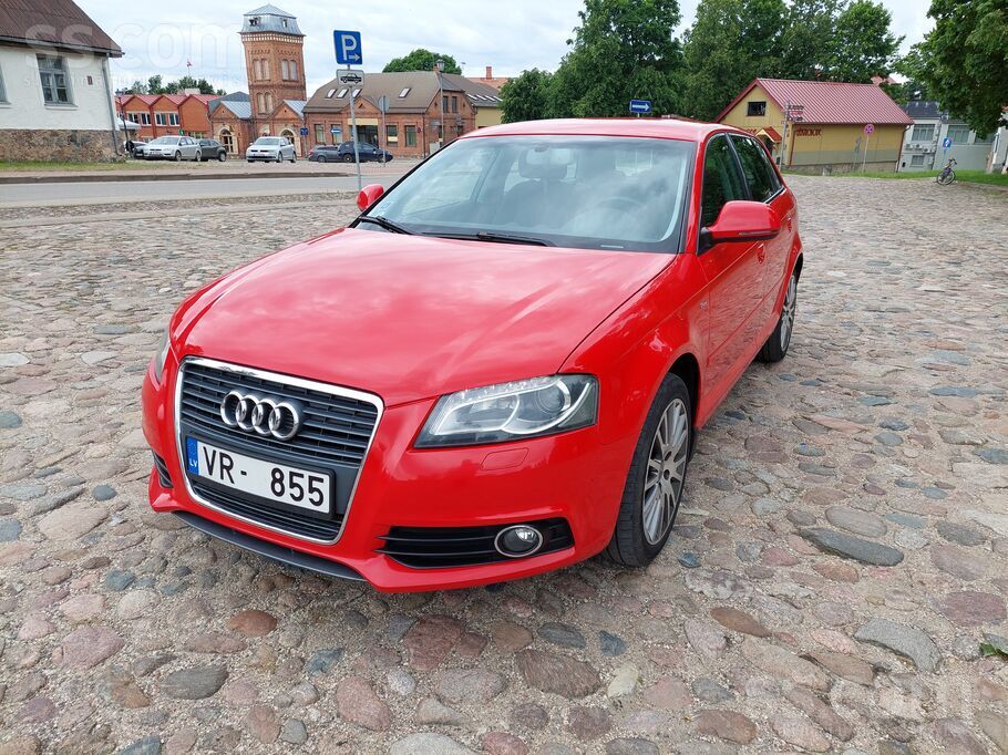 Pārdodu Latvijā pirktu audi A3 S-line (sliekšņu uzlikas, savādāki bamperi, pedāļu uzlikas), mazs nobraukums, pēdējos gados va ...